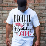 Broer van het Eigen vierkant van het meisje van de T-shirt<br><div class="desc">Op zoek naar een verjaardagscadeau dat je feest compleet maakt? Kijk niet verder dan de shirten van onze verjaardagsbemanning. Deze stijlvolle t - shirts zijn perfect voor elke dag van het verjaardagsfeest. Onze overeenkomende shirten zijn een groot geschenk voor je vrienden en familie, en kunnen samen worden gedragen als een...</div>