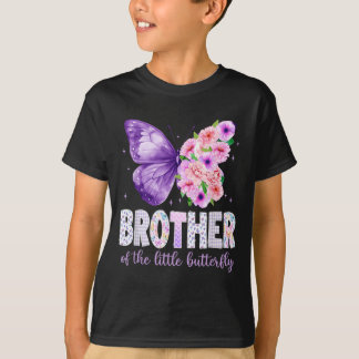 Broer van het kleine vlindermeisje dat haar 1e ver t-shirt