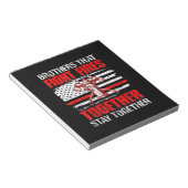 Broers die samen strijden tegen elkaar blijven notitieblok (Schuin)