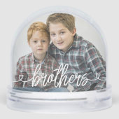 Broers houden van harten gepersonaliseerde foto sneeuwbol (Achterkant)