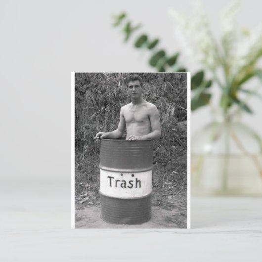  brok in vuilnis briefkaart (Staand voorkant)