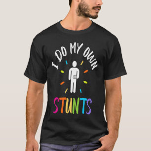 Broken arm en pols gewrichtswonden letsel komt sne t-shirt