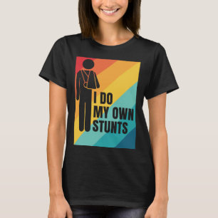 Broken arm en pols gewrichtswonden letsel komt sne t-shirt