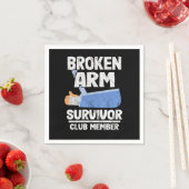 Broken Arm Survivor Club lid krijgt goed cadeau Servet (Insitu)