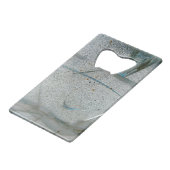 Broken Cracked en Dirty Grass Creditkaart Flessenopener (Voorkant Gekanteld)