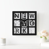 Bronx New York | Grunge Typografie Vierkante Klok (Huis)
