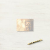 Bronze Boeddha-standbeeld met Golden Bokeh-achterg Post-it® Notes (Op bureau)