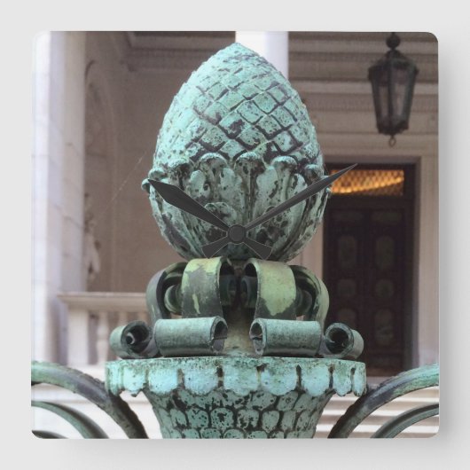 Bronze Pineapple Clock Keeps Hospitality Time Vierkante Klok (Voorkant)