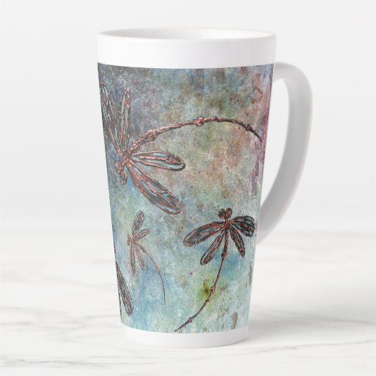 Bronze Tipped Dragonflies op een magische hemel Latte Mok (Rechterhoek)