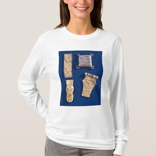Brooch en buckles t-shirt (Voorkant)