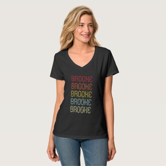 Brooke Retro Wordmark Pattern  Gepersonaliseerd T-shirt (Voorkant volledig)