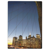 Brooklyn Bridge bij schemer met skyline van Manhat Klembord (Achterkant)