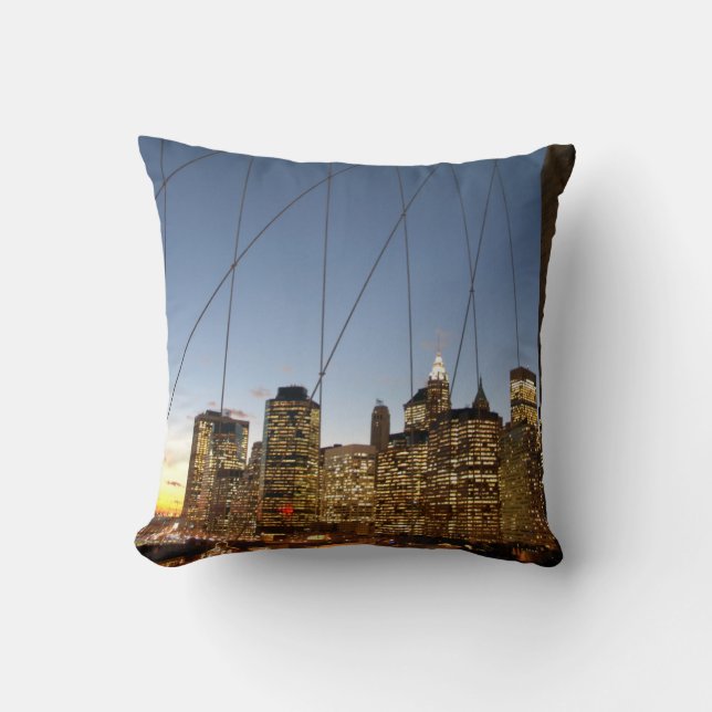 Brooklyn Bridge bij schemer met skyline van Manhat Kussen (Voorkant)