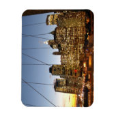 Brooklyn Bridge bij schemer met skyline van Manhat Magneet (Verticaal)
