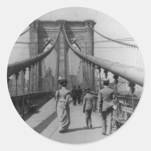 Brooklyn Bridge Crossing Ronde Sticker (Voorkant)