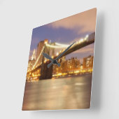 Brooklyn Bridge en Manhattan bij nacht. Vierkante Klok (Hoek)