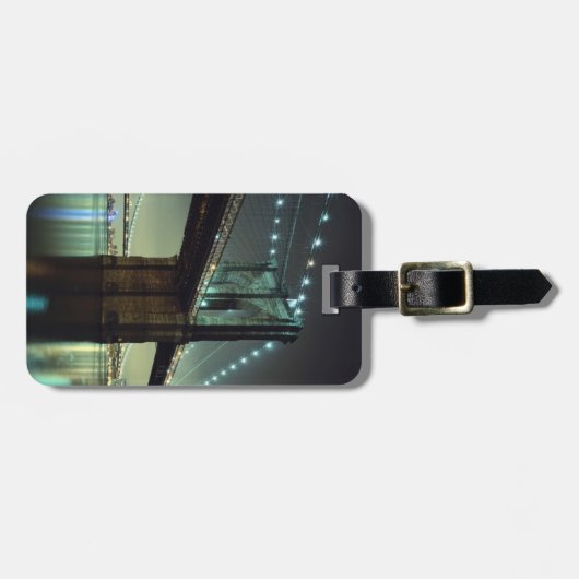 Brooklyn Bridge in de nacht van Manhattan Bridge Bagagelabel (Voorkant horizontaal)