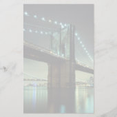 Brooklyn Bridge in de nacht van Manhattan Bridge Briefpapier (Voorkant)