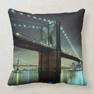 Brooklyn Bridge in de nacht van Manhattan Bridge Kussen