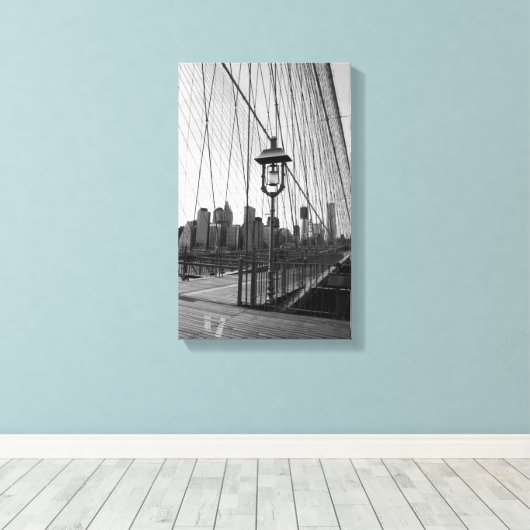 Brooklyn Bridge Lamp in B&W op canvas (Insitu (Houten vloer))