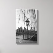 Brooklyn Bridge Lamp in B&W op canvas (Voorkant)