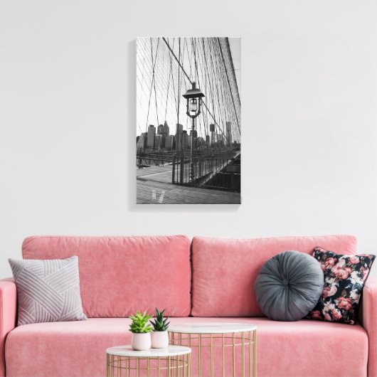 Brooklyn Bridge Lamp in B&W op canvas (Insitu (Woonkamer))
