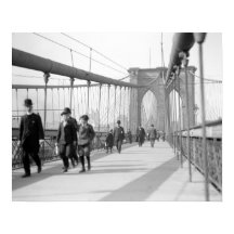 Brooklyn Bridge Pedestrians, 1909.  foto