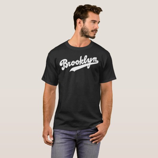 Brooklyn Logo 1 Essential T-Shirt (Voorkant volledig)