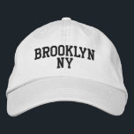 BROOKLYN NY Eenvoudig Zwart op Wit Geborduurde Pet<br><div class="desc">Minimalist BROOKLYN NY Zwart geborduurd op wit katoenen pet. Zwart borduurwerk is aanpasbaar aan andere kleurkeuzes door de knop "Ontwerp bewerken" te selecteren. Je kunt ook de kleur van het pet kiezen op de hoofdobjectpagina.</div>