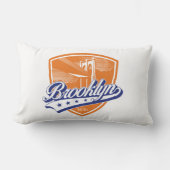 Brooklyn Shield met Swoosh Design Kussen (Voorkant)
