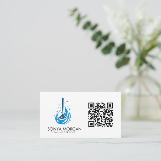 Broom Logo Moderne schoonmaakdiensten QR-code Visitekaartje (Staand voorkant)