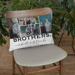 BROTHERS Citaat & Foto Collage Gift Accent Kussen<br><div class="desc">Een speciaal en gedenkwaardig fotocollage cadeau voor Broers. Het ontwerp kenmerkt een 4 (vier) lay-out van de fotocollage aan vertoning 4 van uw eigen speciale broerfoto's. Het zoete citaat luidt: "BROTHERS maken de beste vrienden" met een schattig klein hart. Pas gewoon de namen aan om dit een extra speciaal cadeau...</div>