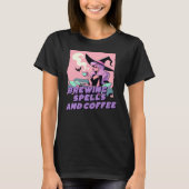 Brouwen Spells en Coffee Pastel Gothic Witch T-shirt (Voorkant)