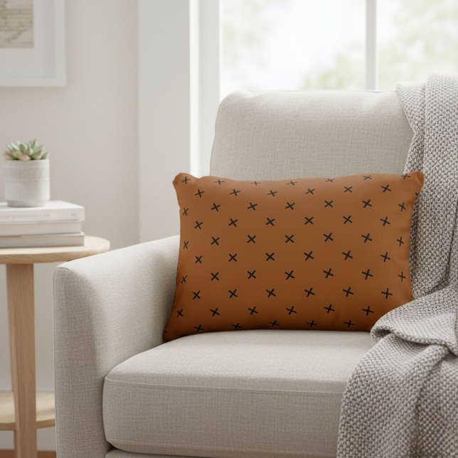 Brown accent pillows / Cushions with black pattern Kussen (Creator heeft geüpload)