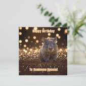 Brown Baby Wombat op Brown Bokeh Bliss, Feestdagenkaart (Staand voorkant)