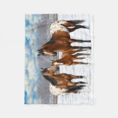 Brown Bay Appaloosa-paarden in sneeuw Fleece Deken (Voorkant)