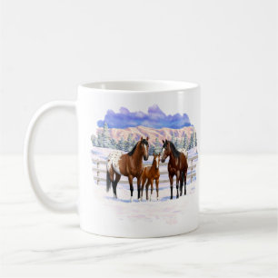 Brown Bay Appaloosa-paarden in sneeuw Koffiemok