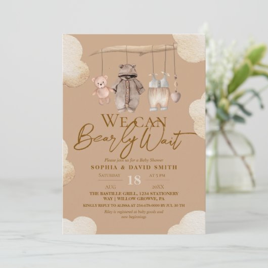 Brown Bear Clothes Baby Shower Invitation Kaart (Staand voorkant)