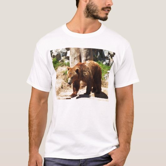 Brown bear walking t-shirt (Voorkant)