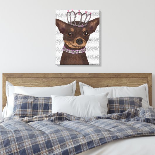Brown Chihuahua en Tiara Canvas Afdruk (Insitu (Slaapkamer))