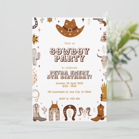 Brown Cute Cowboy Birhday Kaart Invitation (Staand voorkant)