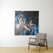BROWN DEER IN TILT SHIFT LENS WANDKLEED (In Situ (horizontaal))