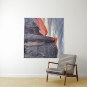 BROWN EN GRAY ROCK FORMATION ONDER GRAY CLOUDS WANDKLEED (In Situ (horizontaal))