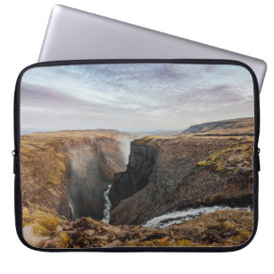 BROWN EN GRAY ROCKY MOUNTAIN ONDER GRAY CLOUDS LAPTOP SLEEVE