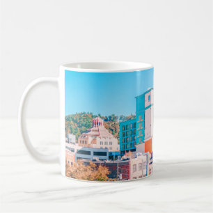 BROWN- EN WITCONCRETE BOUWEN ONDER BLUE SKY KOFFIEMOK