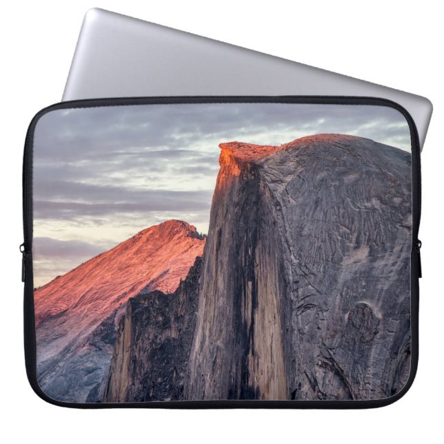 BROWN- EN ZWARTE ROCK-FORMATIES LAPTOP SLEEVE (Voorkant)