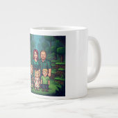 Brown Family Coffee Mug Grote Koffiekop (Voorkant rechts)
