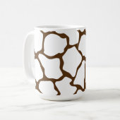 Brown Giraffe Pattern – Minimal Animal Print Koffiemok (Voorkant links)