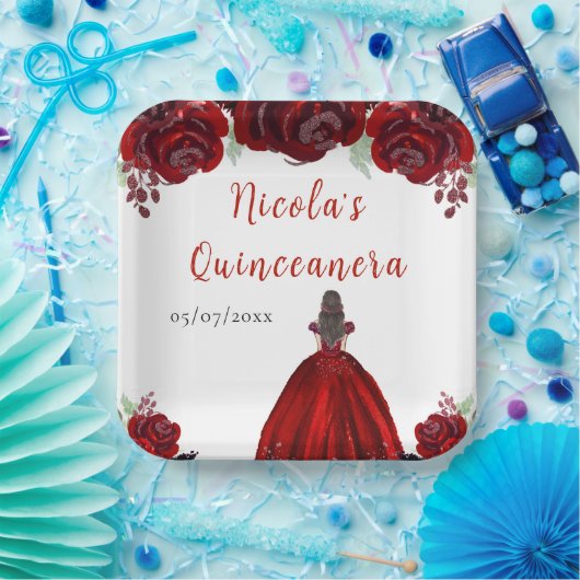 Brown Hair Princess Red Floral Quinceanera Papieren Bordje (Feest)