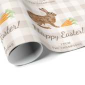 Brown Hare And Carrots Happy Easter Beige Gingham Cadeaupapier (Rol Hoek)